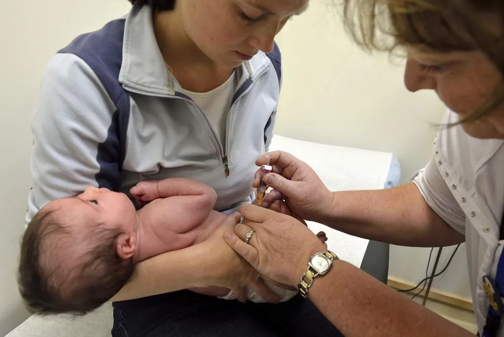 Los pediatras instan a las mujeres embarazadas a vacunarse para evitar «casos graves» de tosferina