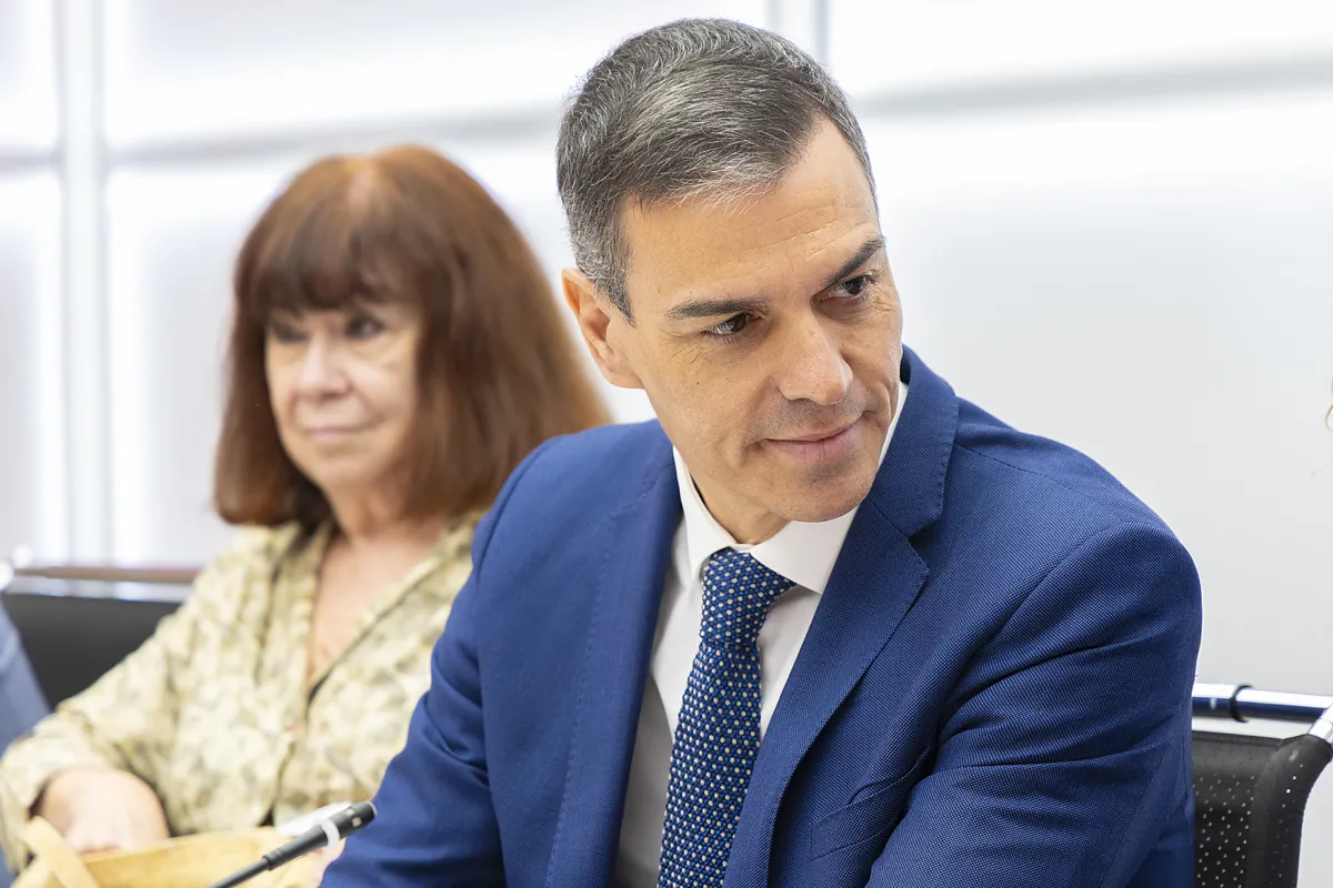 Sánchez anuncia 100 euros para niños menores de 16 años para vasos y lentes