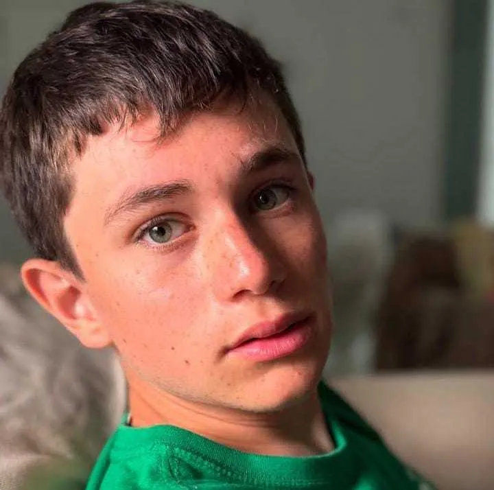 Mensaje de Regino, adolescente de autismo frente al estigma. "Solo podemos vivir en su comprensión, su ayuda y su amabilidad."