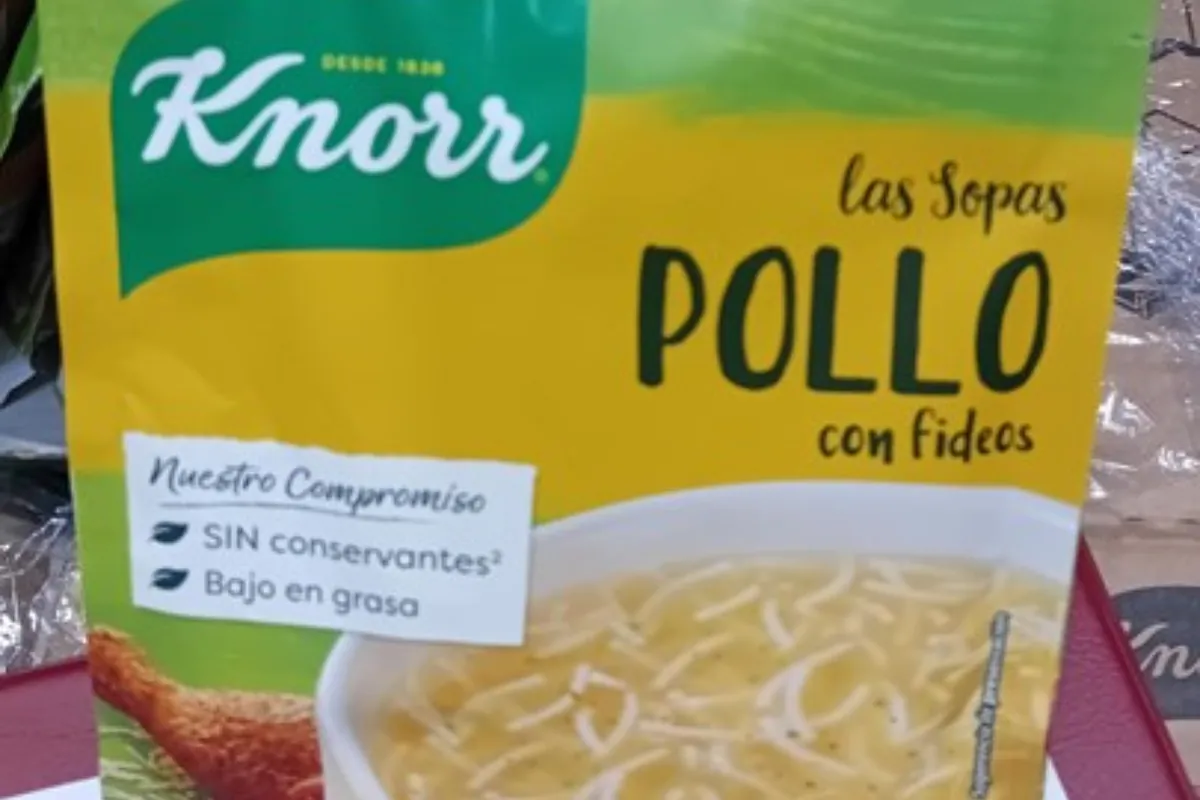 Advierten sobre la presencia de trozos de metal y caucho en dos lotes de sopa deshidratada marca Knorr.