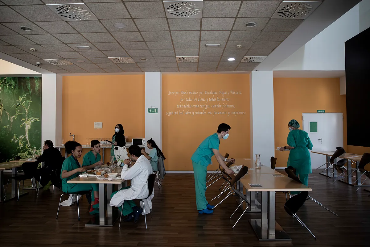 El consumo eliminará los alimentos altamente procesados ​​de hospitales y hogares. "Son una amenaza para la salud pública."