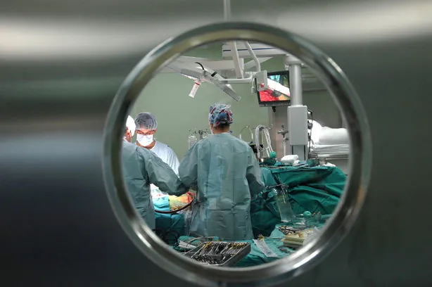 Camisetas. "Cada vez somos más imprescindibles ante la incapacidad del Sistema Nacional de Salud de ser eficaz y eficiente"