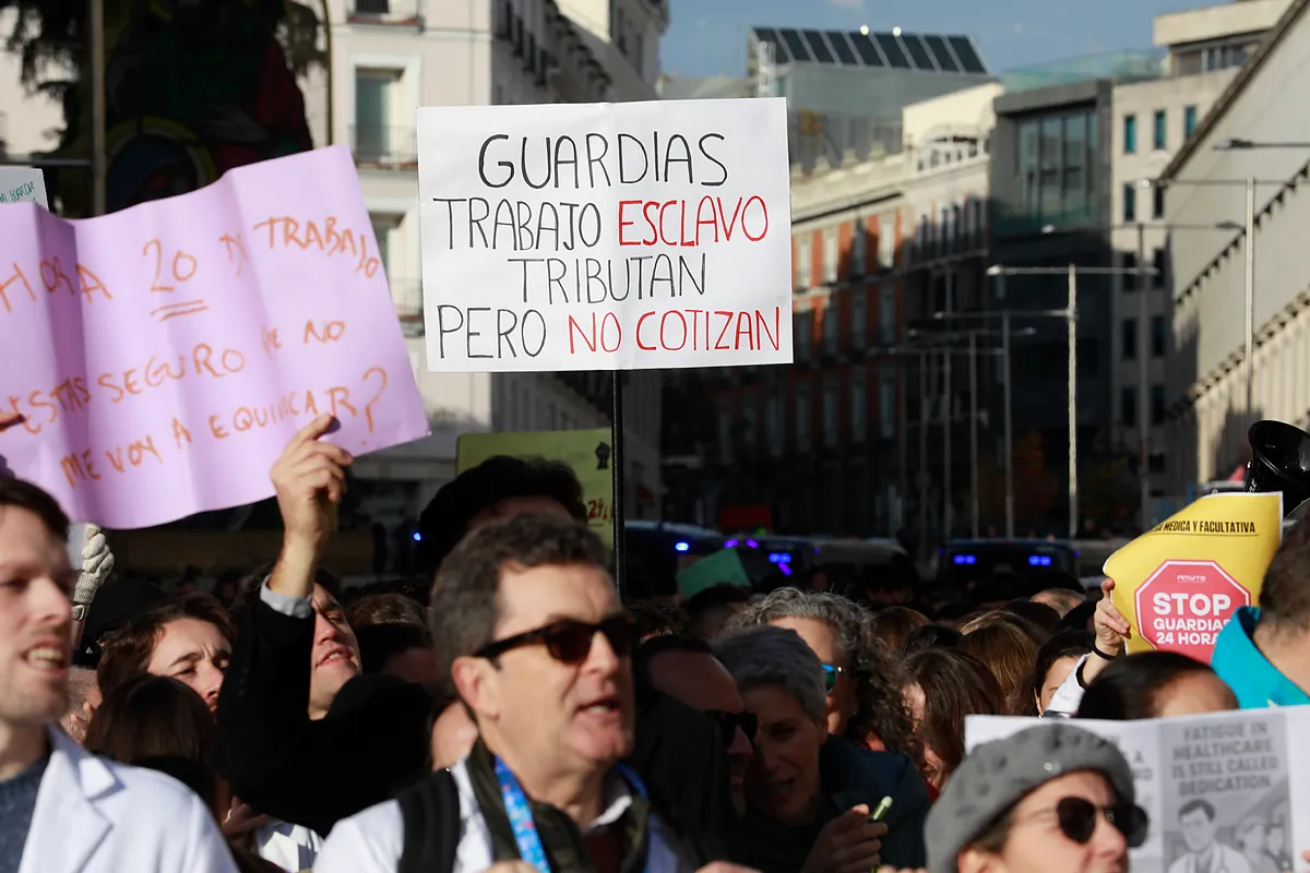 Mónica García no logra frenar la rebelión en el sector salud. "Tengo 10.000 horas extra en mi vida laboral que no cuentan"