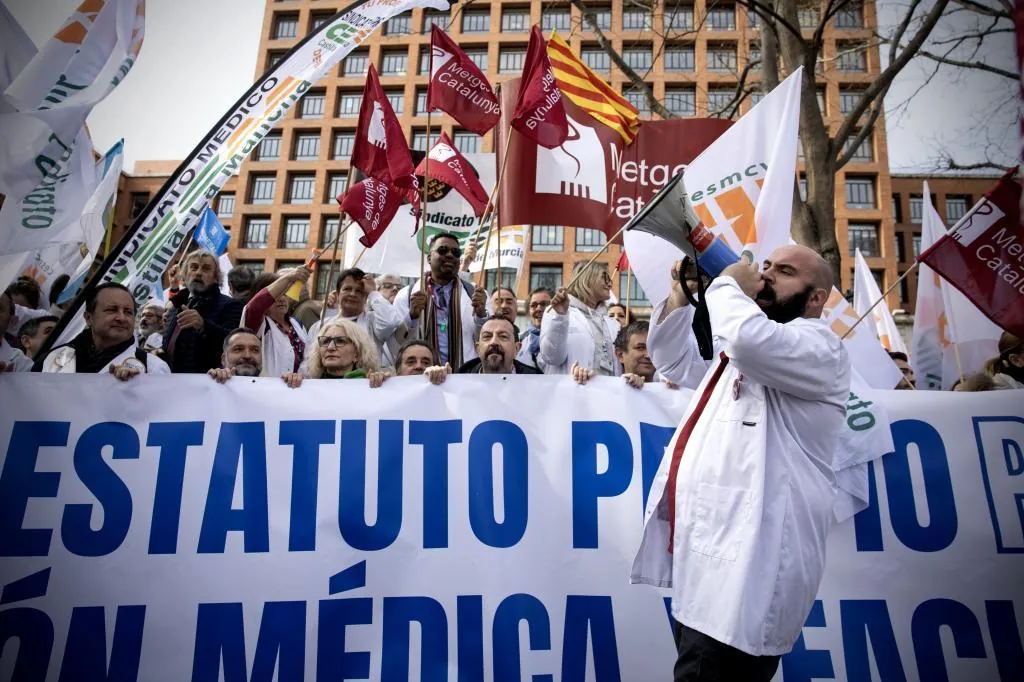 Sindicatos convocan huelga indefinida contra Ley de Salud en enero