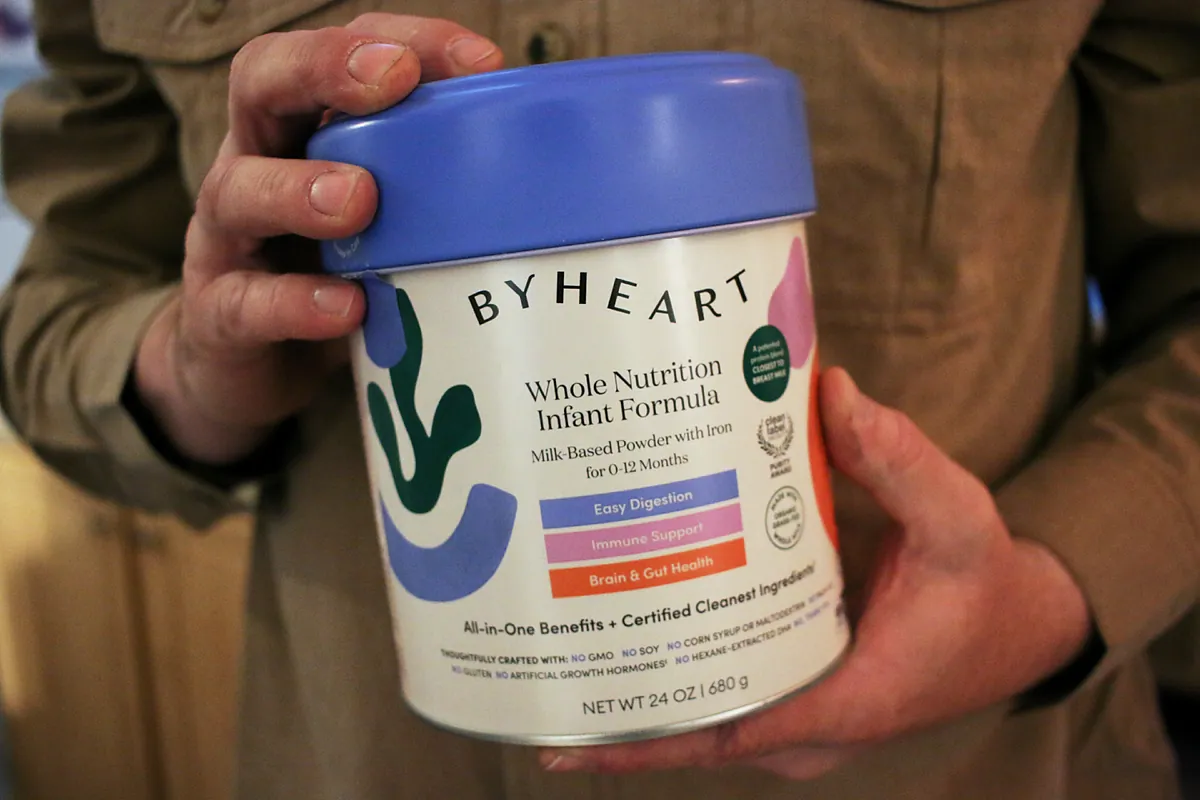 Un brote de botulismo relacionado con la leche en polvo de la marca ByHeart ya ha afectado a 51 bebés en los Estados Unidos.