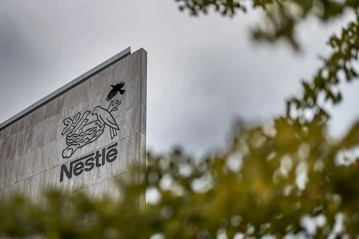 Nestlé retira del mercado lotes de fórmulas infantiles en Europa por riesgo de contaminación bacteriana
