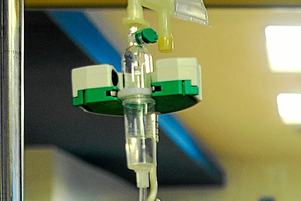 ¿Cómo se preparan los tratamientos contra el cáncer? Seguridad y protocolos en la farmacia hospitalaria para evitar muertes en Burgos