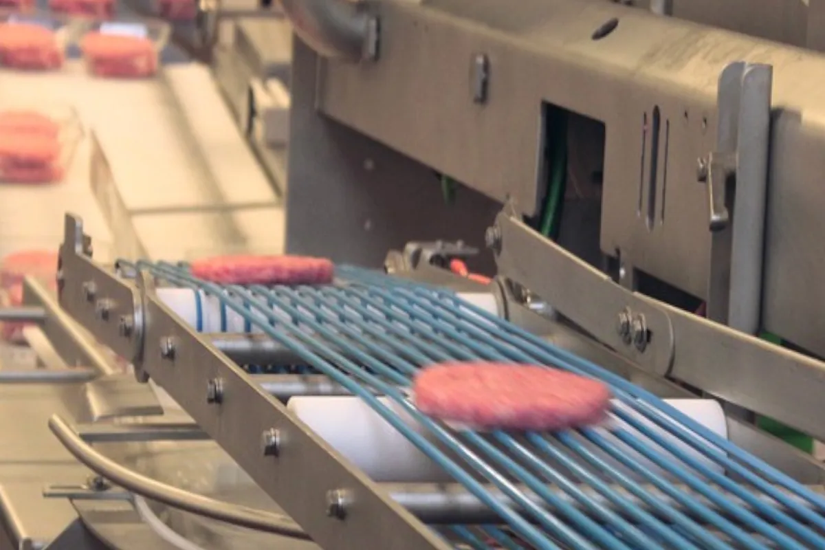 Alerta alimentaria por posibles restos plásticos en preparados de carne para hamburguesas