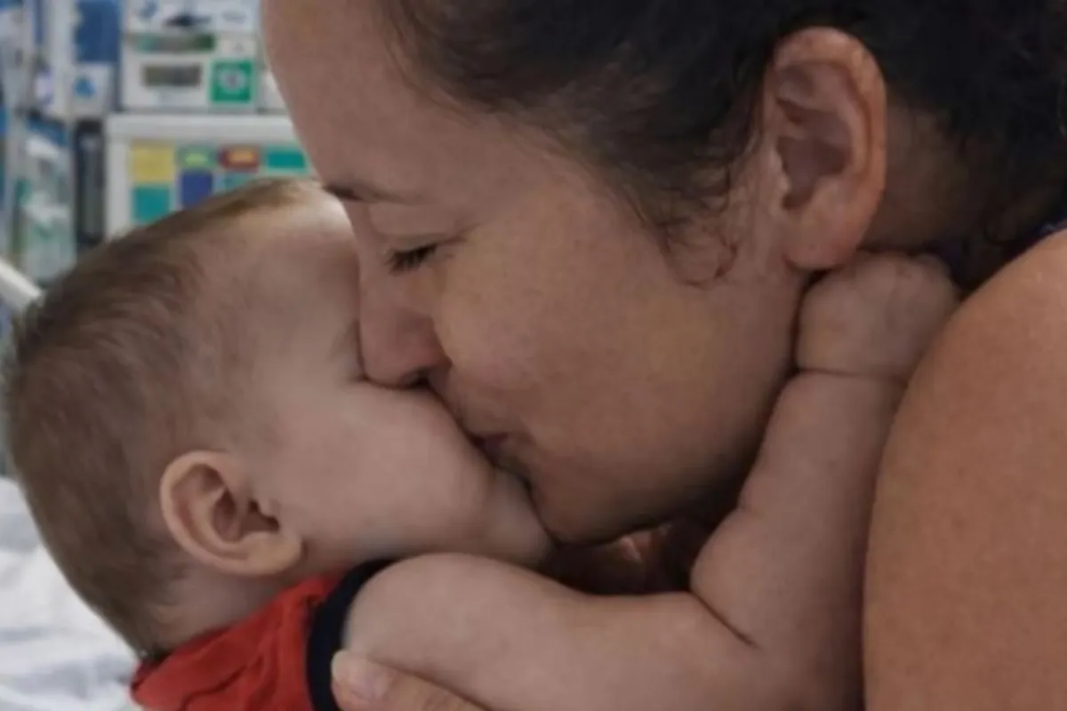 Domenico, el niño trasplantado de dos años "corazón quemado" en Nápoles