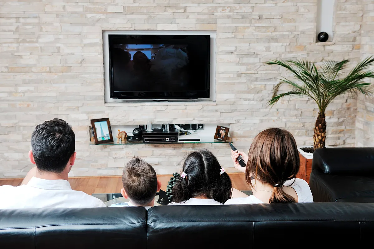 ¿Cuál es la distancia de visualización correcta para la televisión? Mucho más cerca de lo que piensas