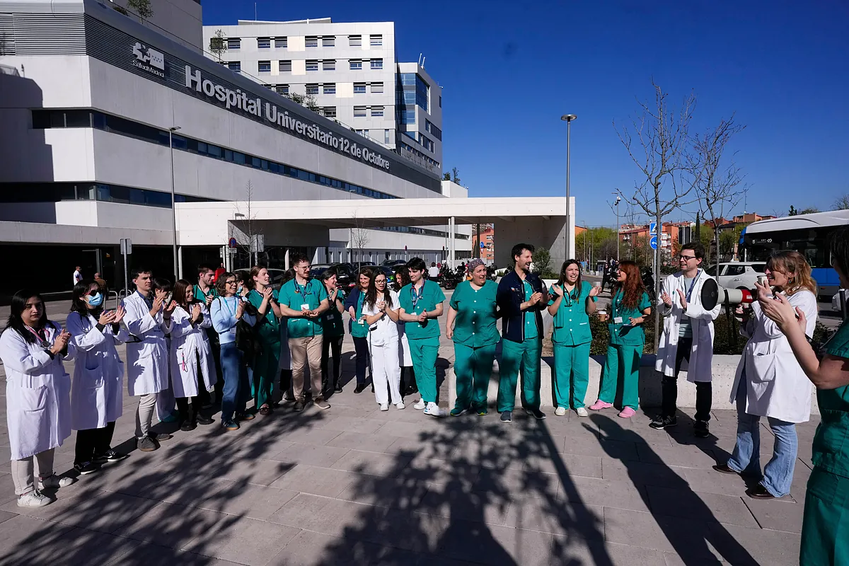 El 74% de los ciudadanos prefiere la sanidad pública para hospitalizaciones y casos complejos, frente al 24% que opta por la sanidad privada;
