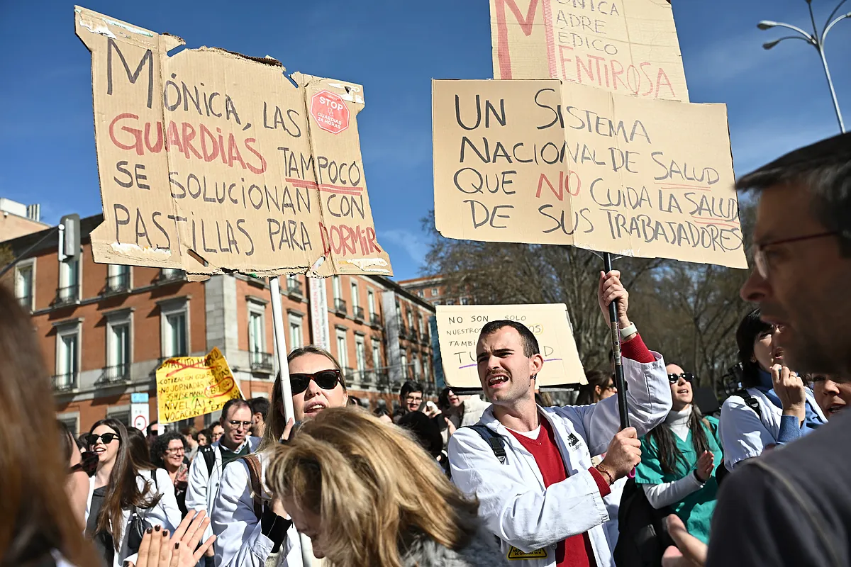 Los médicos están en huelga en Madrid. "La sanidad no se vende, la protege quien gobierne"