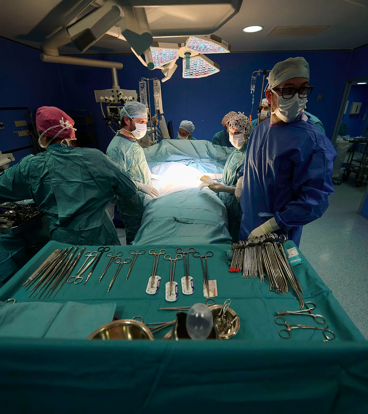 24 horas en el corazón de MIR, el motor invisible de la salud. "Mientras está de servicio al amanecer, a veces le suda frío y dice: «¿Adónde llegué?»."