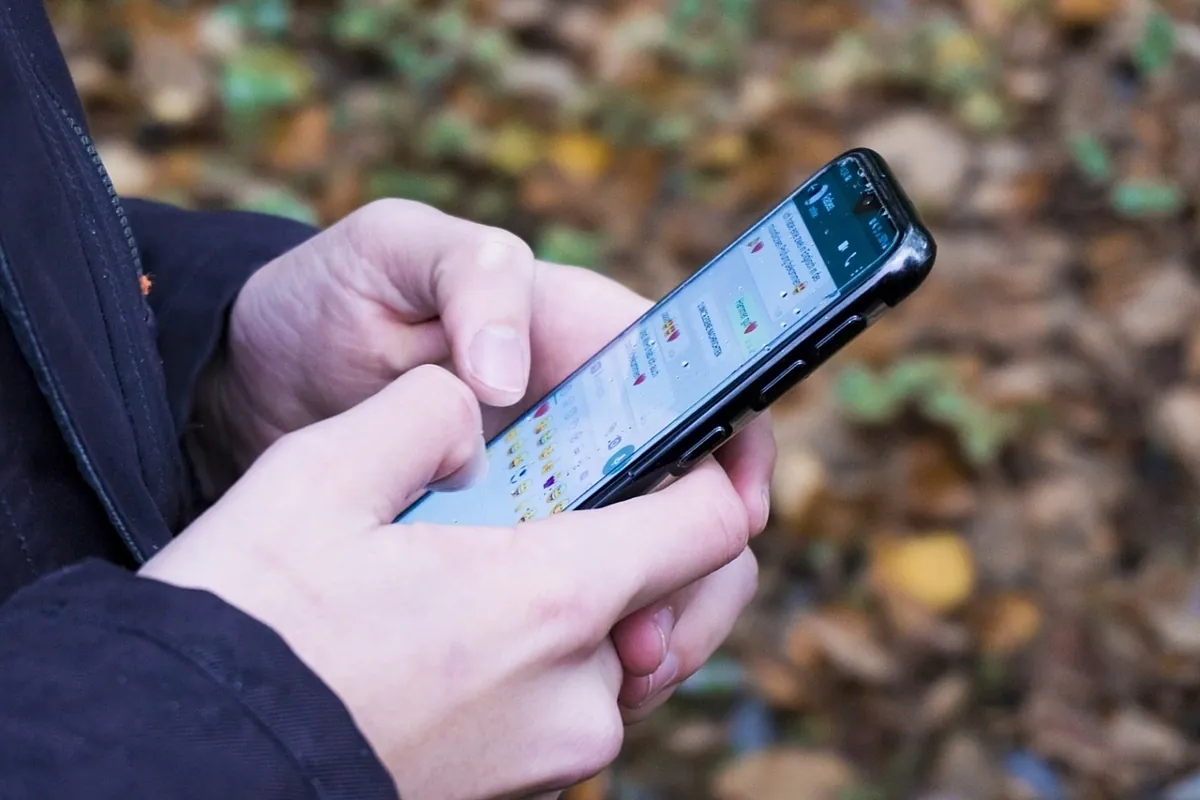 El uso excesivo de Internet se está volviendo altamente adictivo entre los jóvenes, mientras que el consumo de tabaco y alcohol está disminuyendo