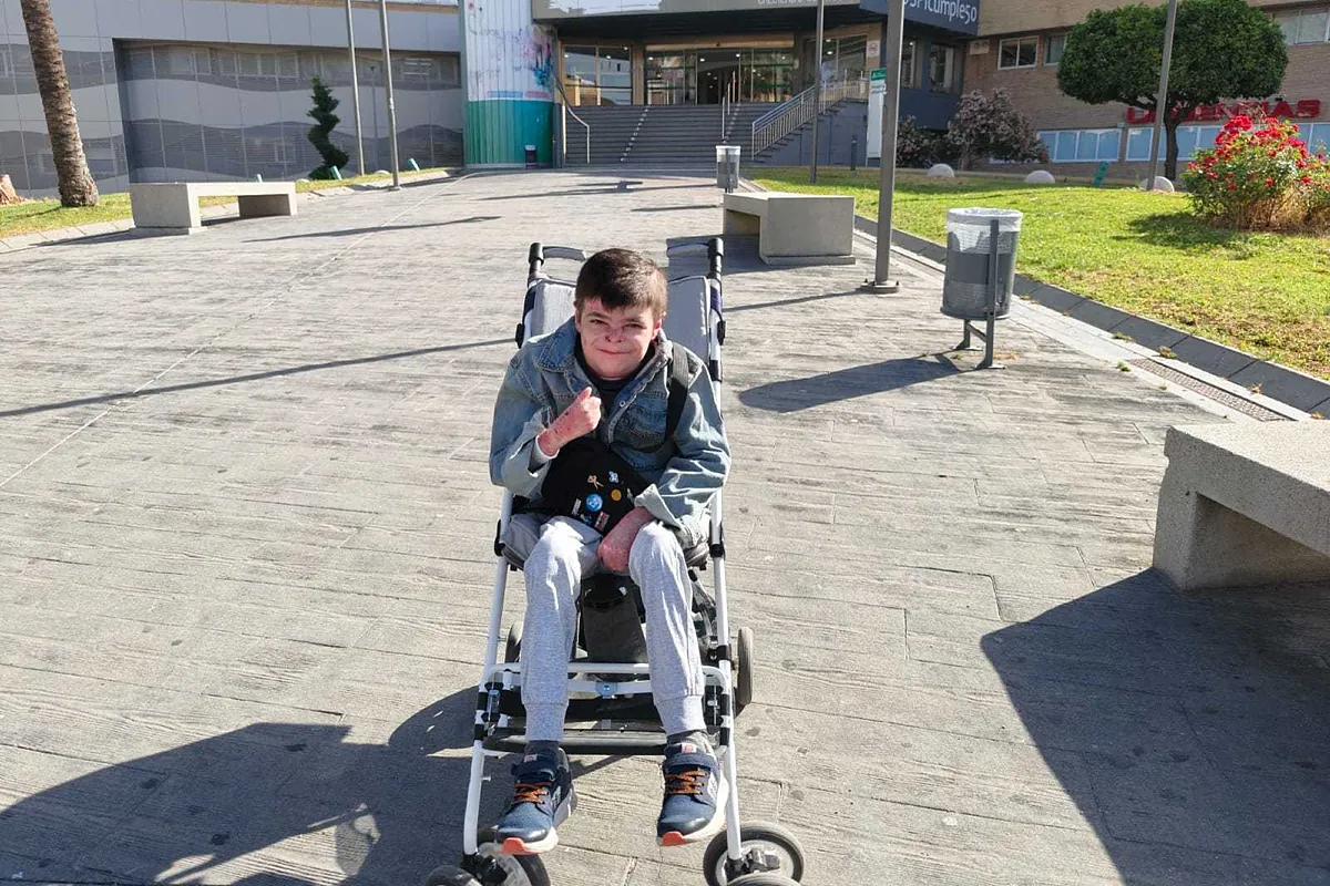 León y Adrián, dos andaluces que son los primeros españoles en beneficiarse de una terapia génica contra los efectos de la «piel de mariposa».