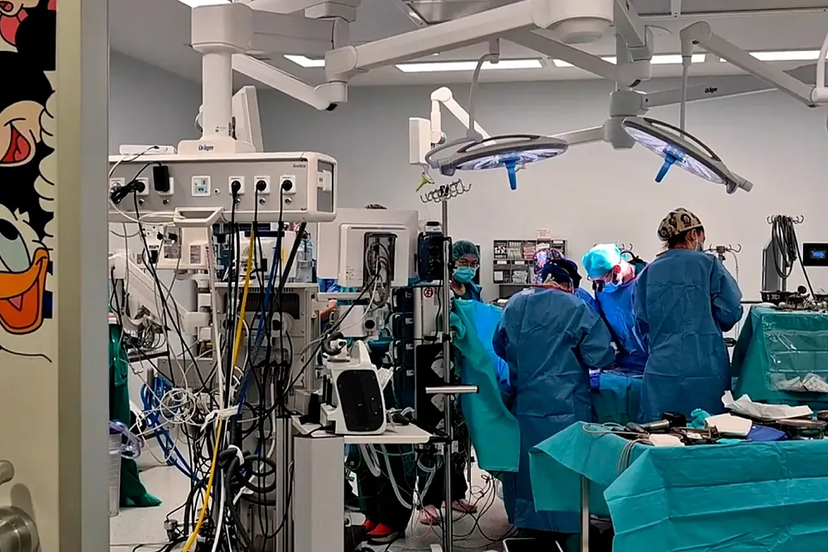 Médicos cirujanos cardíacos del Hospital 12 de Octubre salvaron la vida de 3 niños en tan solo 24 horas.