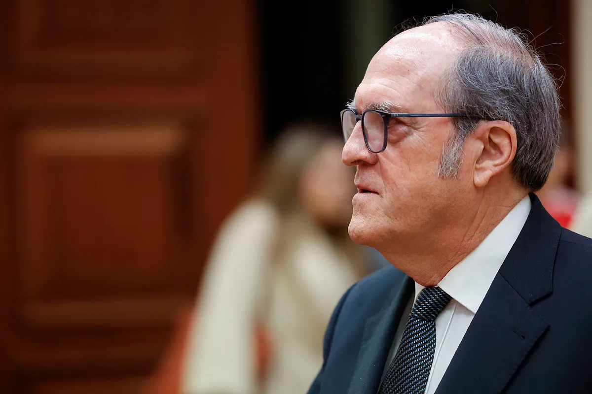El Defensor del Pueblo investiga cómo se protege a los menores frente a contenidos suicidas en Internet