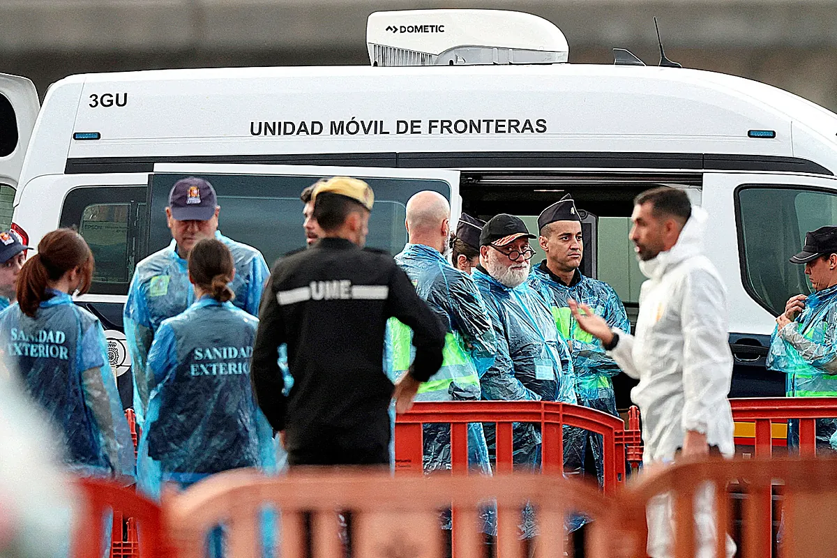 El Ministerio de Sanidad Exterior protesta contra el ministro. "Ahora, cuando uses nuestro chaleco, exigimos el cumplimiento de la normativa de la OMS y mejorar las condiciones en puertos y aeropuertos."