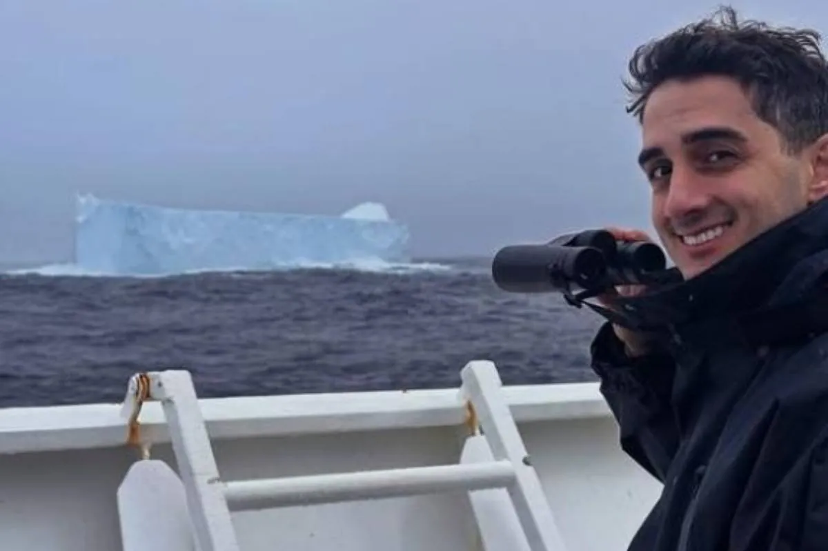 El documentalista turco Rui Cenet, pasajero del crucero por hantavirus, critica las medidas de contención del barco tras la muerte. "Comimos juntos, fue una actividad grupal."