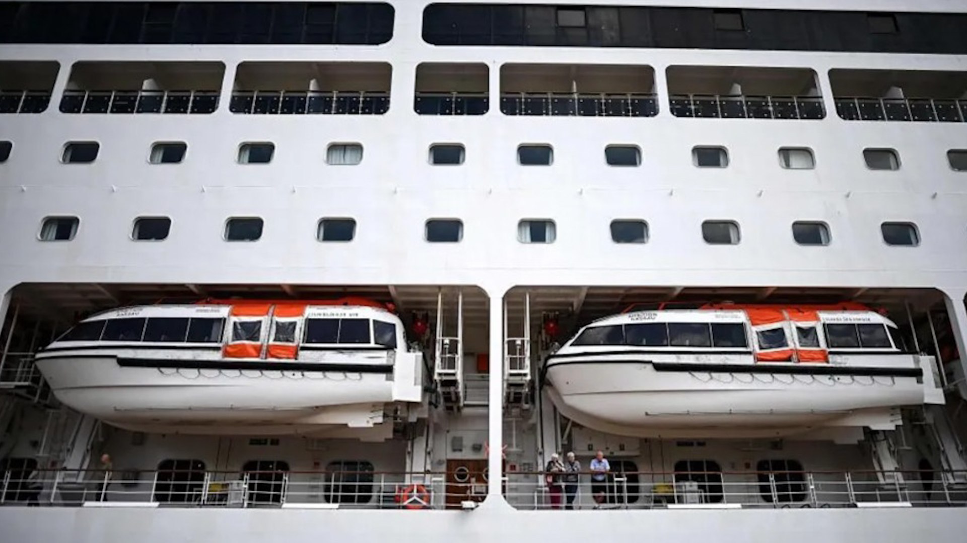 En Burdeos, 1.700 personas quedaron varadas en un crucero tras la muerte de un pasajero por gastroenteritis y decenas de brotes.