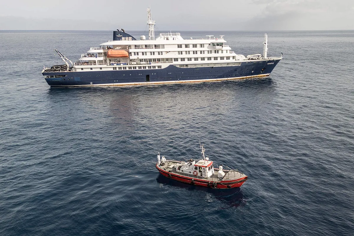 Hantavirus, el último minuto del crucero y su llegada a Canarias, en directo | España acogerá en Canarias un yate contra el hantavirus y su médico en estado crítico