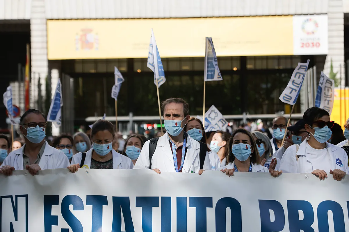 La cuarta semana de protesta de los médicos contra la asistencia sanitaria. "Es la huelga más larga de la historia reciente de España"