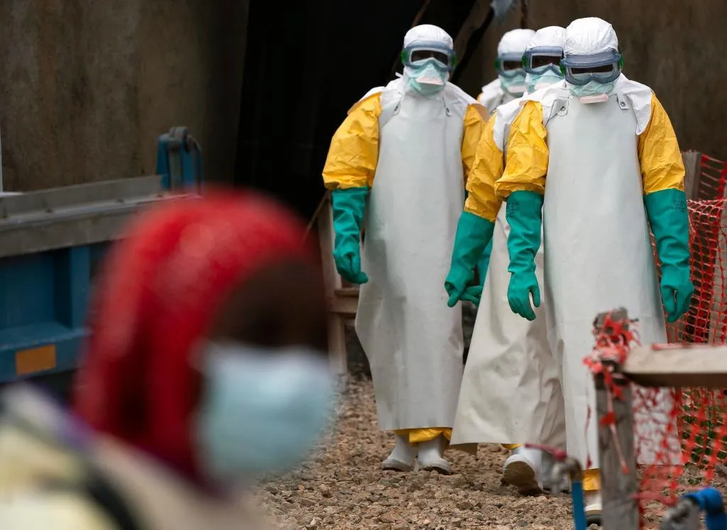 Un nuevo brote de fiebre del Ébola en el Congo ha matado a más de 65 personas. La OMS está movilizando a sus expertos.
