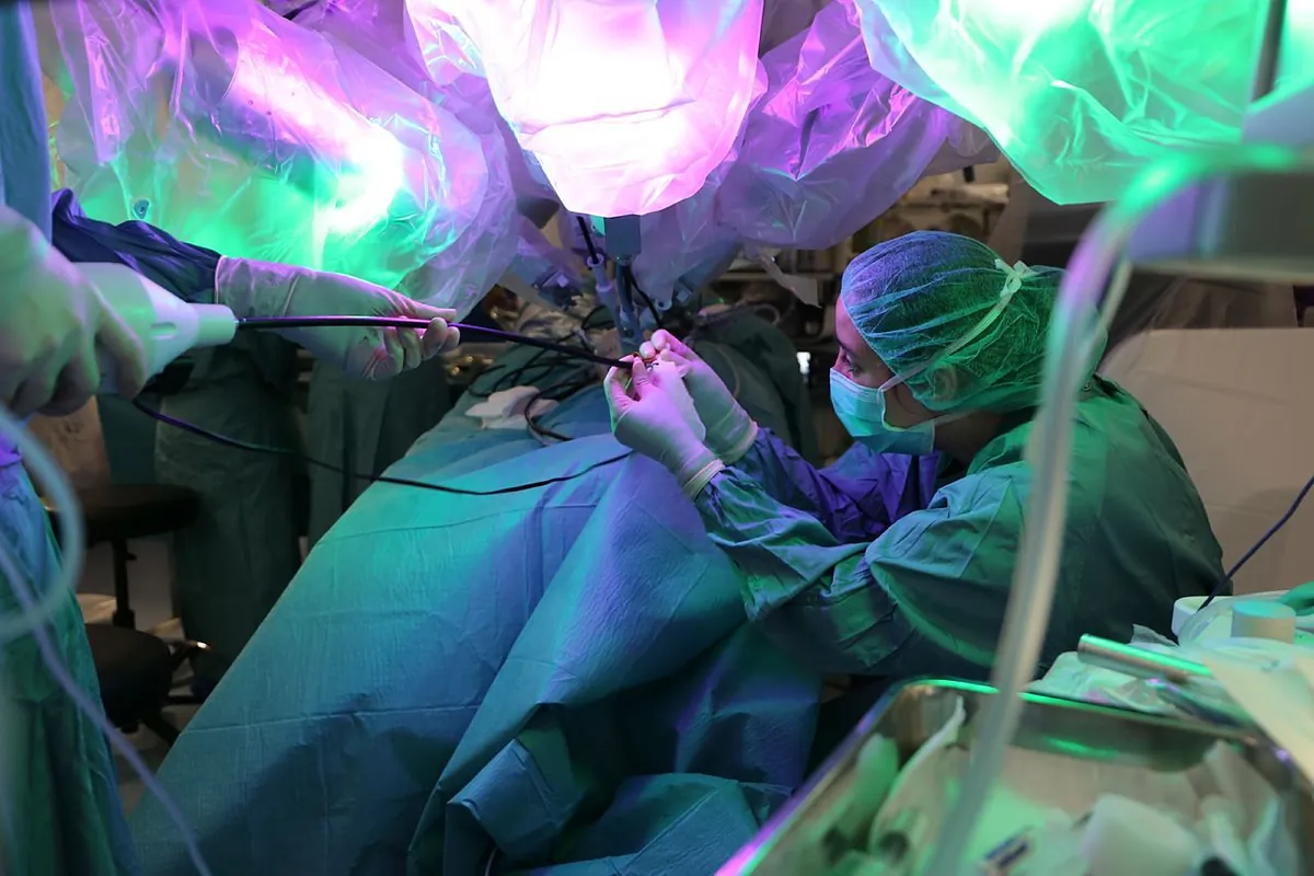 El Hospital Vall d’Hebron realiza la primera cirugía robótica pediátrica de Europa con una única incisión
