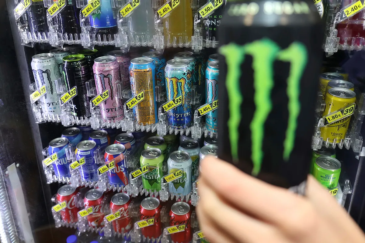 El proyecto de ley que propone prohibir la venta de bebidas energéticas a menores de 16 años se somete a debate público sobre cuestiones de consumo.