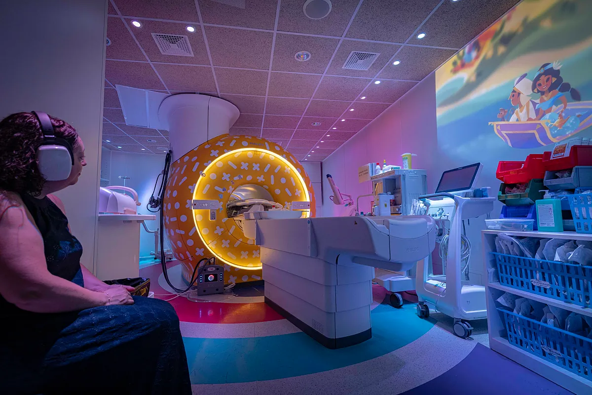 Mickey Mouse y otros personajes de Disney para reducir el estrés de los niños en la resonancia magnética